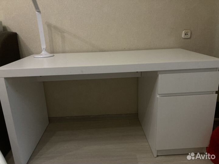Письменный стол IKEA