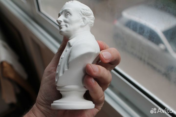 Бюст Суворов