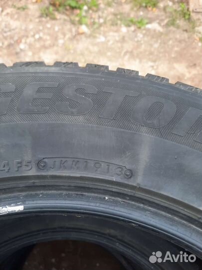 Bridgestone Blizzak Spike-01 225/65 R17