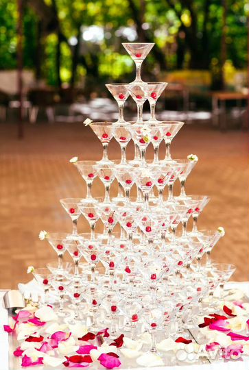 Горка шампанского, Пирамида из бокалов