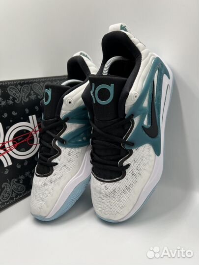 Баскетбольные кроссовки