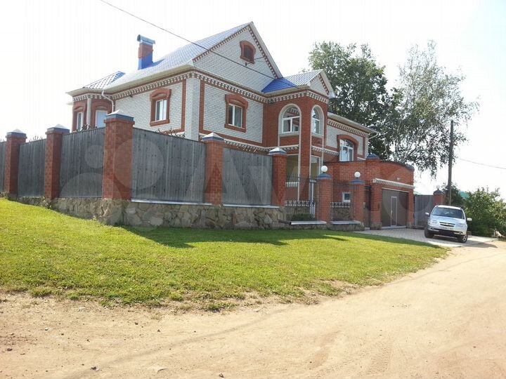 Дом 394 м² на участке 8,5 сот.