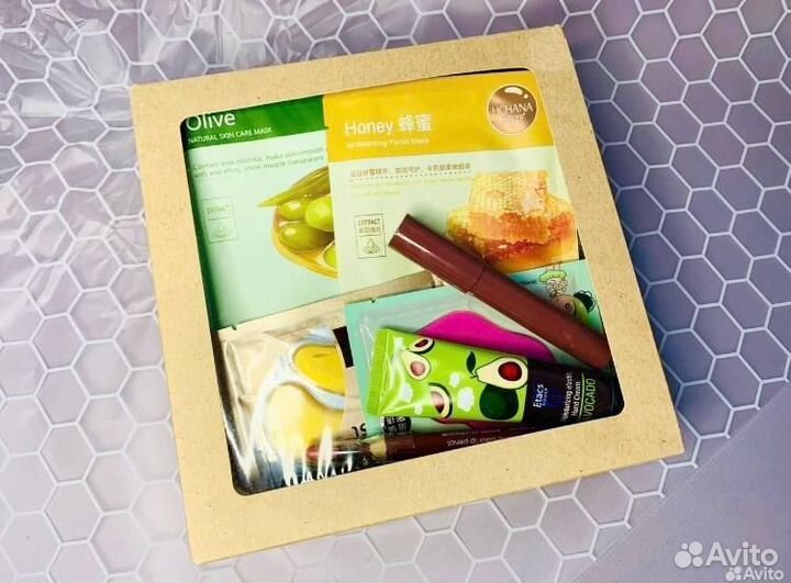 Подарочный бокс уходовой косметики новый