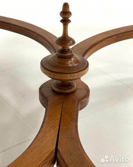 Антикварный кофейный стол из массива ореха