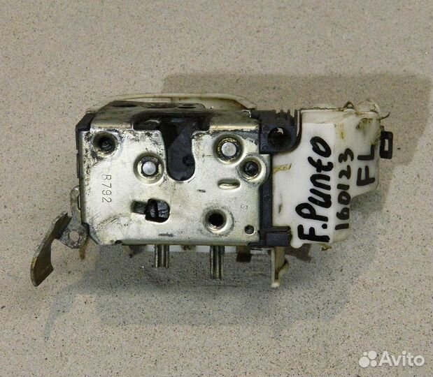Замок двери левой Fiat Punto 176