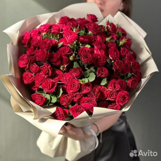 Красные кустовые розы Букет размер L