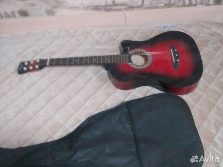 Акустическая гитара