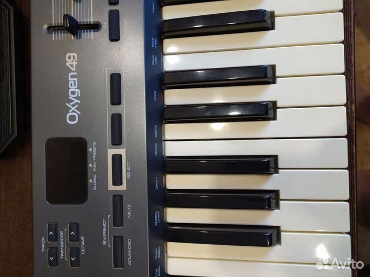Продаю Midi клавиатуру M Audio oxygen 49