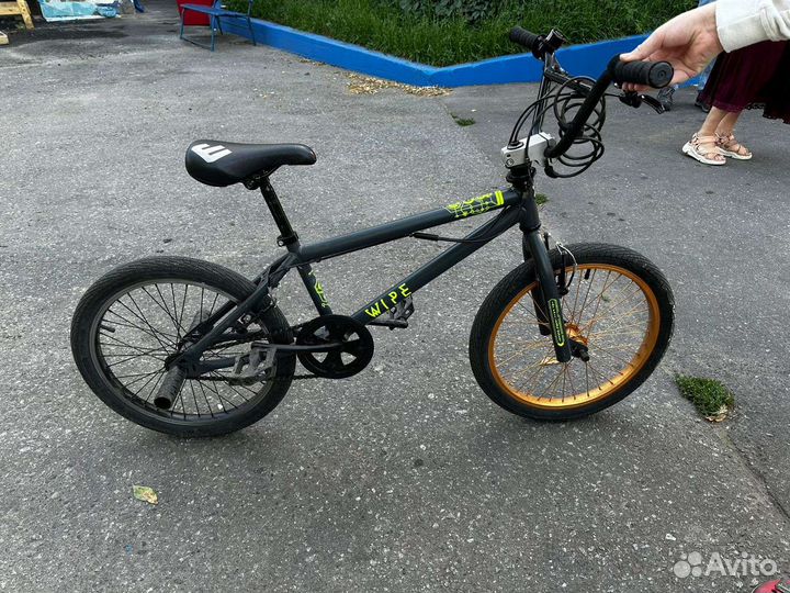 Экстремальный велосипед Btwin Wipe 300 (2017)