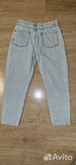 Джинсы mom