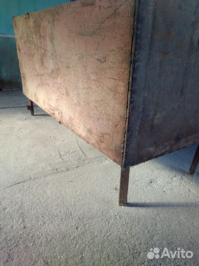 Металлический ящик для корма