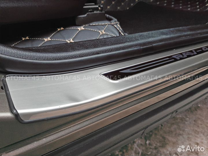 Накладки на пороги широкие Toyota RAV4 XA40 13-19г