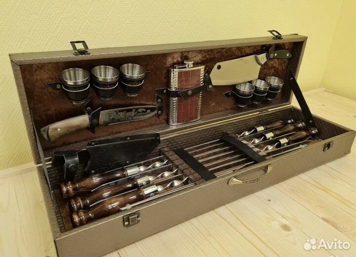 Шампpa подарочные в кейсe Tигр