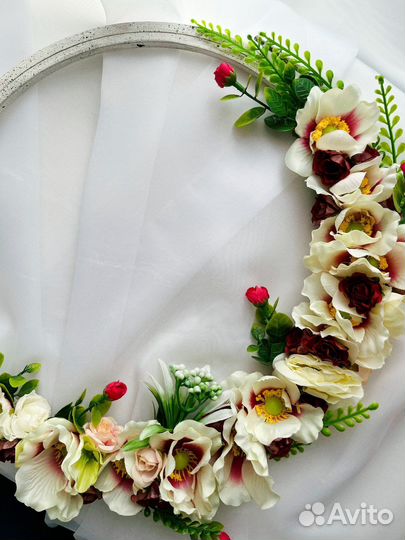 Венок из цветов для интерьера
