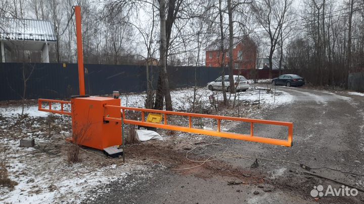 Антивандальный откатной шлагбаум