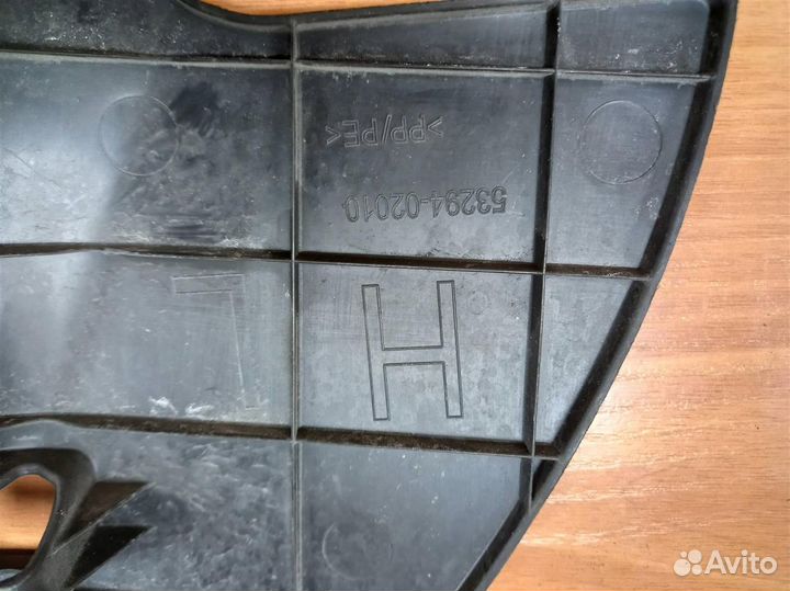 Дефлектор радиатора toyota auris ZRE151