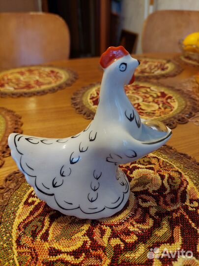 Курочка фарфоровая