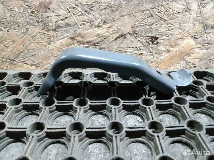 Кронштейн противошумного экрана Scania P8X400