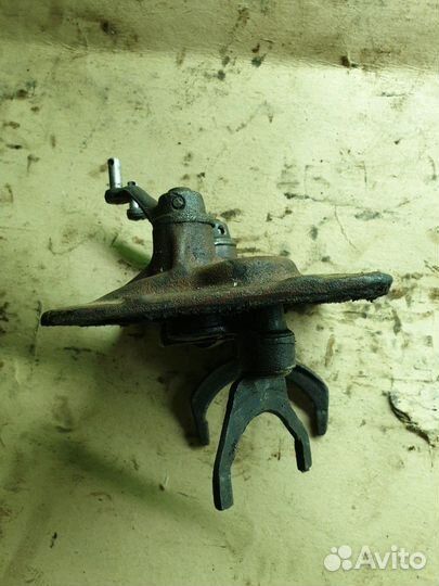 Крышка кпп газ 21 волга новая