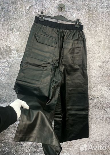 Штаны огромные Rick Owens Cargo pants на руках