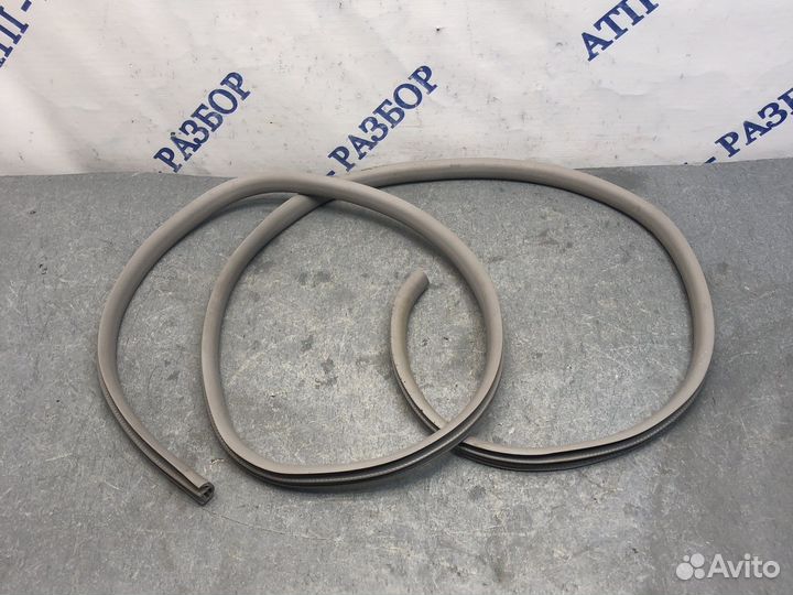 Зад прав уплотнитель Cube z10