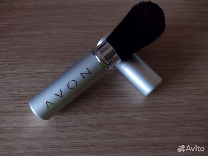 Кисть для пудры и румян avon (новая)