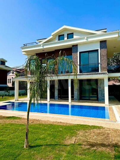 Дом 300 м² на участке 12 сот.