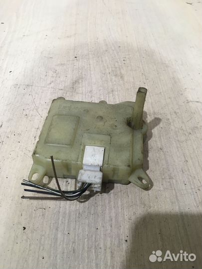 Моторчик заслонки печки Фольксваген Шаран 1997