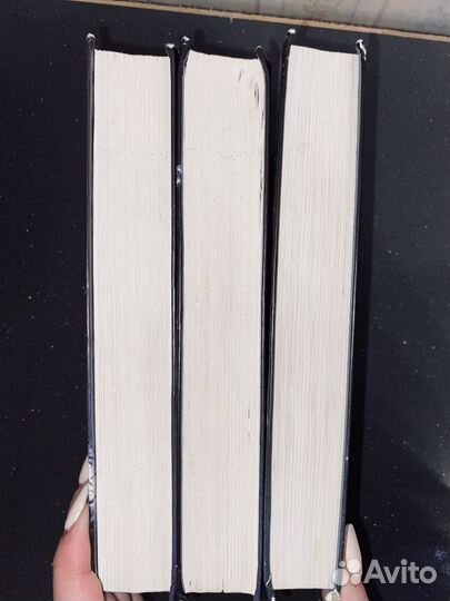 Три книги трилогии «Пятьдесят оттенков»