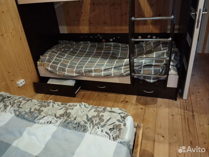 Двухъярусная кровать