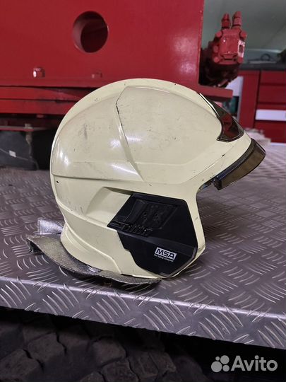 Хоккейный шлем