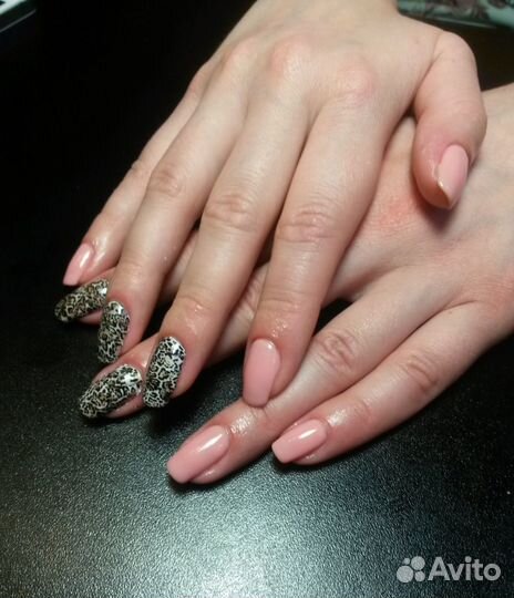 Модель на маникюр