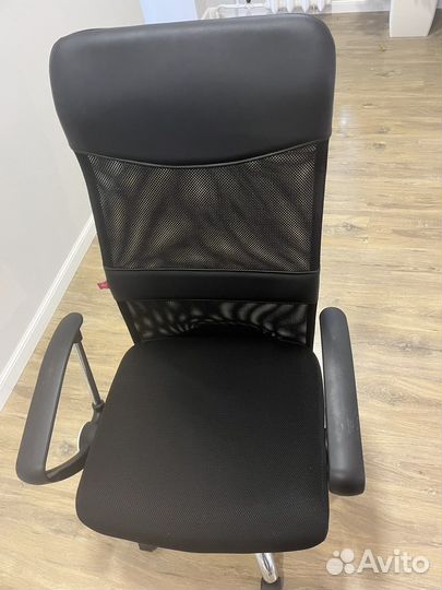 Офисное кресло