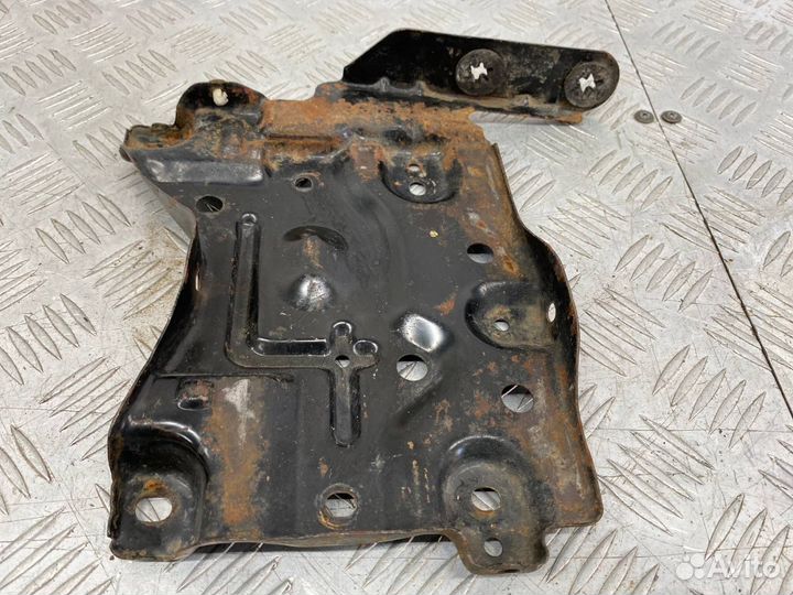 Б/У Площадка под аккумулятор (крепление акб)