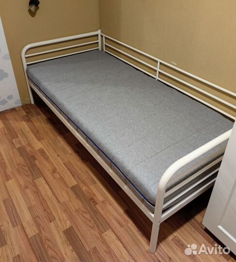 Односпальная кровать с матрасом 90х200 бу