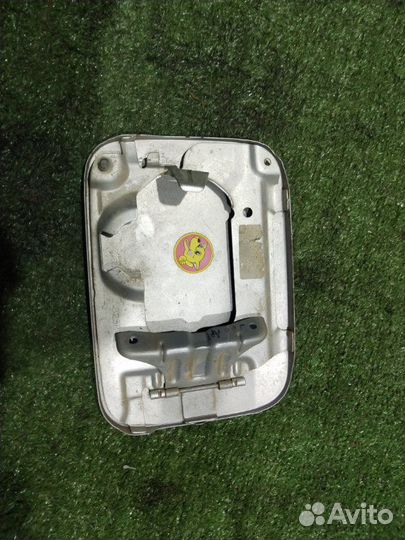 Лючок топливного бака Mazda Familia хетчбек 1 2001