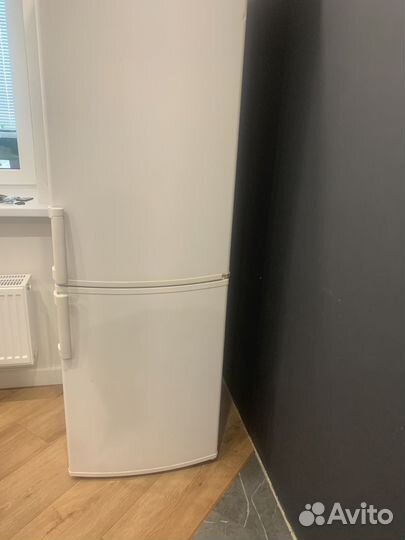 Холодильник whirpool