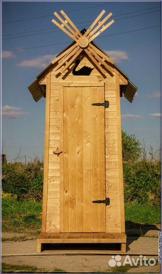 Дачный туалет с декором PEL