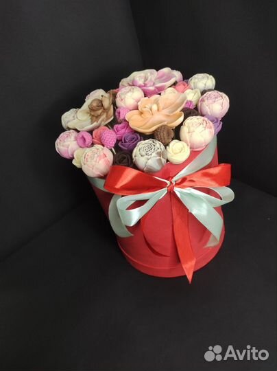 Шоколажные Цветы в Шляпной Коробке