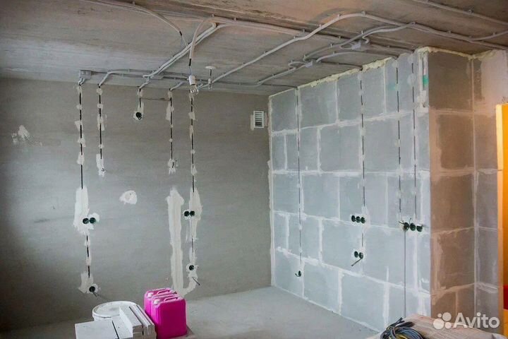 Электрик в день обращения.Работаю один