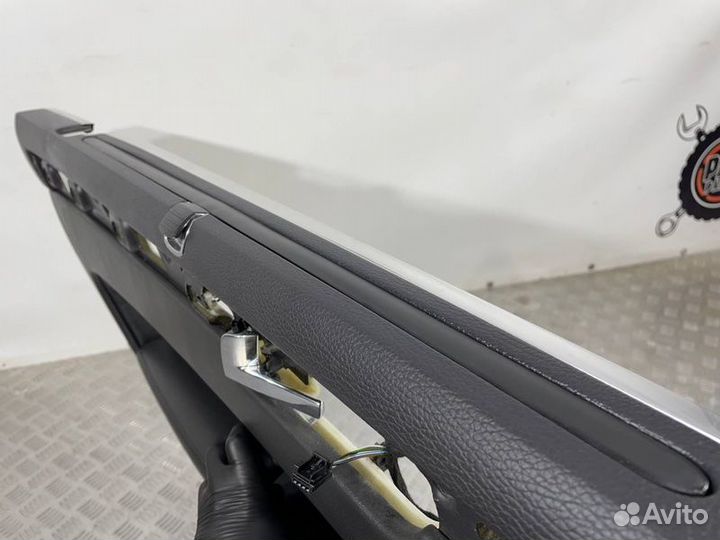 Обшивка боковой двери задняя левая Volkswagen