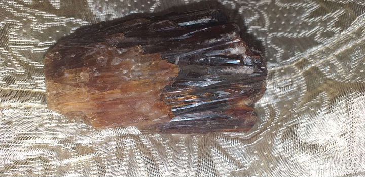 Натуральный самородок янтаря