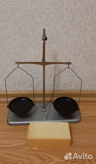 Весы лабораторные бу и 3 комплекта гирь