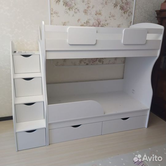 Двухъярусная кровать детская