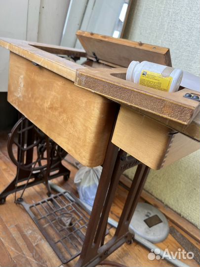 Швейная машинка ножная