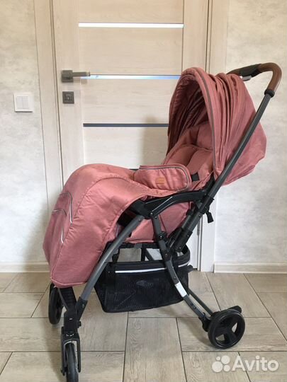 Прогулочная коляска новая