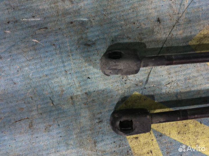 Амортизатор багажника saab 9000