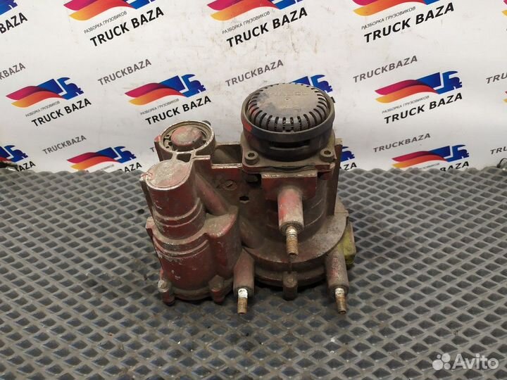 Кран управления тормозами прицепа