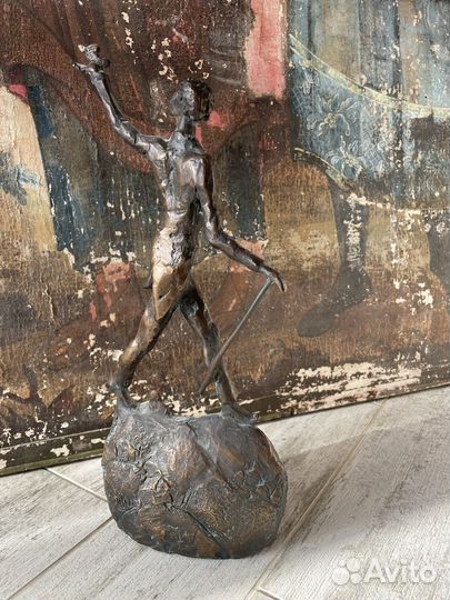 Бронзовая скульптура по мотивам Шагала