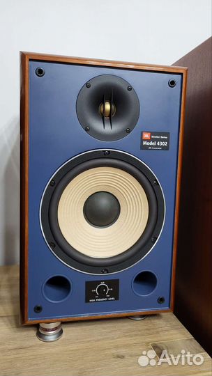 Акустические колонки jbl полочники